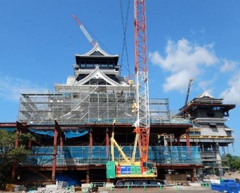 復旧工事中の熊本城（熊本城公式Facebookページ