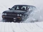 スリル満点！　ジャガーで雪山を豪快に滑り降りる！！