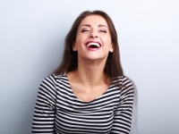 若返りや便秘解消も！？笑うだけで「ヘルシー美女」になる理由4つ