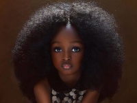 ナイジェリアで一番の美少女と称される、ジャレちゃん（5歳）。お人形のようなドーリーフェイスで世界が注目