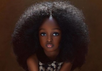ナイジェリアで一番の美少女と称される、ジャレちゃん（5歳）。お人形のようなドーリーフェイスで世界が注目