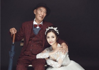 残された時間はあとわずか。大好きなおじいちゃんに孫娘から最高にロマンチックな贈り物(中国)