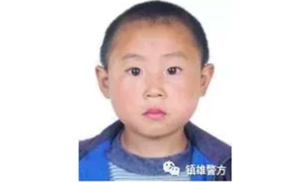 なぜこの写真を使った？指名手配犯の写真が幼少期すぎて今の姿が予測つかないとネットで失笑された中国警察