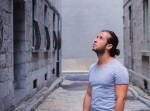 Tシャツから乳首が見えてる！そんな男性どうおもう？