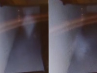 白い影が近づき、すさまじい速さで逃げてゆく。ネット上で話題を呼んだ「階段下の子どもの幽霊」