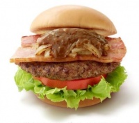 厚切りベーコンにかぶりつけ！モスバーガーより新しいプレミアムバーガー登場！