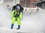 最高時速１２０キロ！　ジェットパックを背負った状態でスキーをする猛者現る