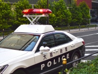 『女子高生のスカート内にスマホ』　市立小学校教師(26)現行犯逮捕　被害生徒は「複数回盗撮されている」