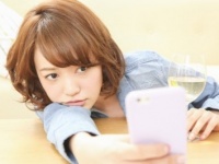 LINE既読スルー！　なのにSNSを更新してる彼を追跡した経験ある？　ない？