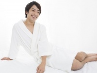 お肌トゥルトゥルやんっ！　「女性ホルモンが多そうな男性」の特徴4つ