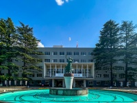 デパート『女子トイレに不法侵入』　県立高校教諭(29)逮捕　教諭は「盗撮が目的だった…」