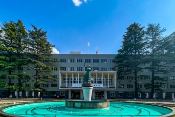 デパート『女子トイレに不法侵入』　県立高校教諭(29)逮捕　教諭は「盗撮が目的だった…」