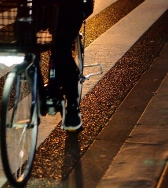 知らない土地で真っ暗ななか宿泊先が見つからない　歩き出したら誰かが自転車で追いかけて来る（茨城県・50代女性）