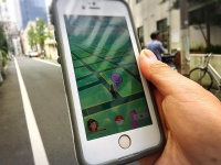 ポケモンGOに熱狂している間に…