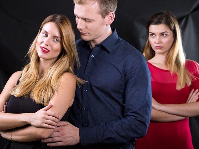 どっちの男がタチ悪い？「浮気男」と「不倫男」の違いと特徴