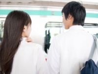 「え、ここで?　ありえないって!!」　彼氏の電車の中での行動に引いた経験・5選