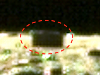 またしても月に驚きの建造物？黒い直方体の物体が月面に置いてあった