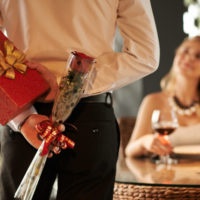 カップルは付き合った記念日をどう祝う？