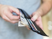 【恋愛心理学】どんな夫になるかがわかる「男の財布」5タイプ