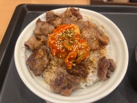 【松屋】希少部位を使った丼が100円引き！『カルビと特選ブリスケット肉の合い盛り丼』で肉を喰らう！