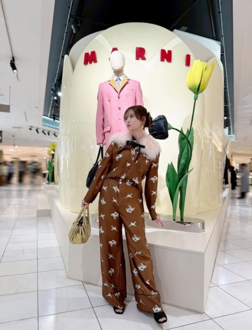 Instagram:白石麻衣(@m.shiraishi.official)より