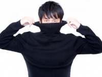 どこで買ったんだよ!?　残念すぎる男性の「冬デート服」6つ