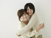 「童顔女子」と「大人びた女子」男子がグッとくる好き顔はどっち？