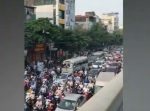 バイクすらもすり抜け不可な、ベトナムの道路混雑がカオスすぎる。