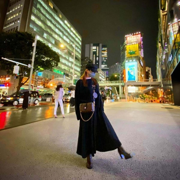 浜崎あゆみ、夜の街中で撮影した写真にツッコミ続出「ぺったんこの靴履けば？」