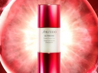 驚くほど軽く心地良く肌に広がる。SHISEIDOアルティミューン™からリッチで濃密な集中美容液が数量限定発売