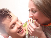 「彼とのセックス内容まで！？」親とアダルトな話、どこまで話せる？