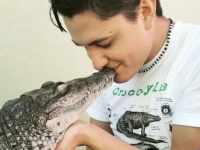 犬みたいでかわいい。ワニを飼育する男性の日常