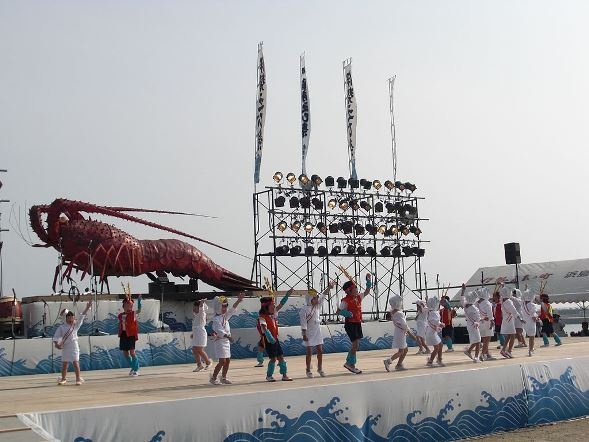 2011年の伊勢えび祭の様子（Miyuki Meinakaさん撮影、Wikimedia Commonsより）