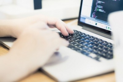 みんな使ってるけど……　ちょっと不快に感じたネットスラング4選