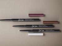 メタリックレッドで色気のある眼差しに。「＆be」なめらかアイライナーに新色が登場