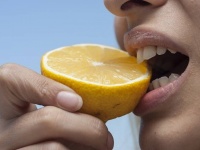 あなたは内向的？外向的？レモンを口に入れた時の唾液の量でわかる性格診断テスト