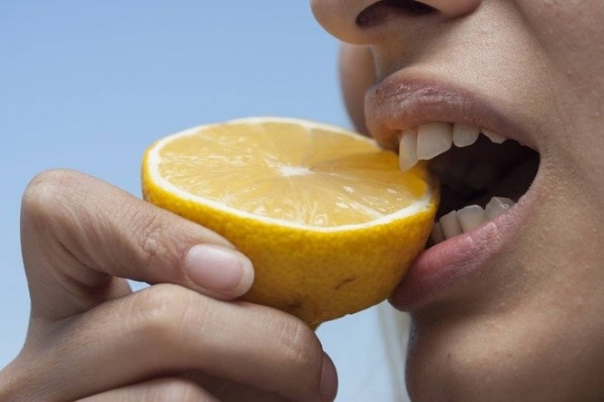 あなたは内向的？外向的？レモンを口に入れた時の唾液の量でわかる性格診断テスト