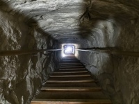紀元前2600年のクフ王時代のさまざまな遺物が発見される