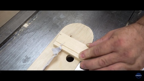 刃物のような紙