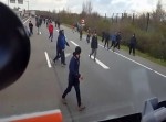 トラック運転手が不法移民にマジギレ！　彼が取った驚きの行動とは？