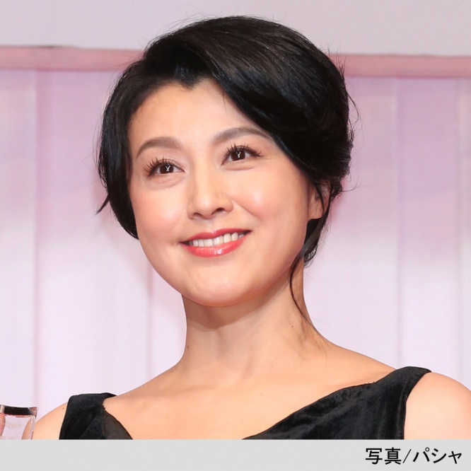 水素水、宝石水の次は…？藤原紀香が傾倒する抗老化の「強い味方」
