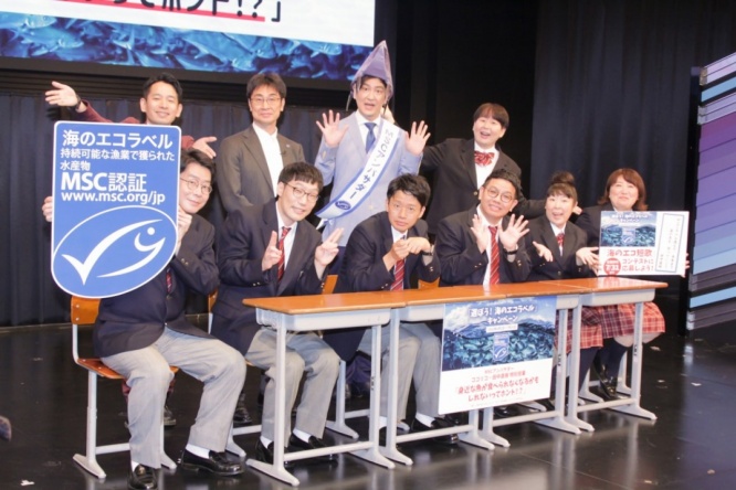 (前列左から) 男性ブランコ・平井まさあき、浦井のりひろ、ミキ・亜生、昴生、森三中・村上和子、黒沢かずこ、(後列左から)タケト、MSCジャパン・石井幸造氏、ココリコ・田中直樹、森三中・大島美幸
