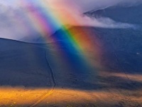 富士山登山道で遭遇した〝虹の根元〟に1.1万人感動　「こんな虹は初めて」「登って行けそう...」