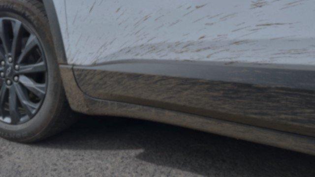 男が仲間を連れて戻ってきた　車が動かせず半泣きの18歳女性に向かってくる （埼玉県・50代女性）