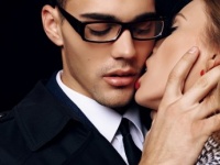 アイツには死んでも言えねぇ……。男性が彼女以外の女性とキスしてしまった6つの理由！