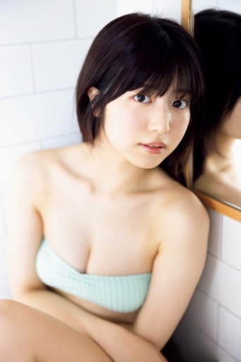 吉田莉桜⒞光文社／週刊FLASH 写真◎田中智久