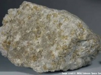 アポロ17号が持ち帰った月の岩石から水素を検出。将来の月探査で利用できる可能性
