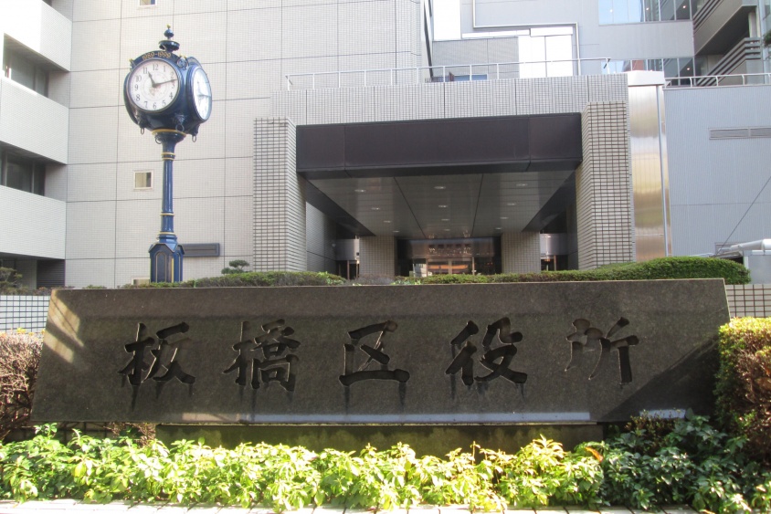 路上で女子大生に『無理やり性交』　区役所職員(37)逮捕　被害女性は「カバンを奪われたので…」
