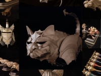 猫とネズミのために鎧を作る職人。小さな金属製の甲冑がかっこいいぞ！