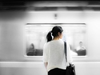 もう、どっか行って!!　女性が電車内で迷惑だと感じる男性の行動ワースト3！